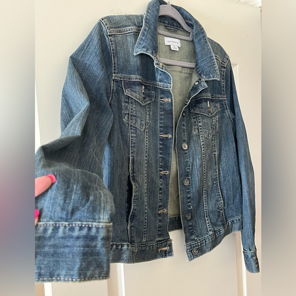 Liz Claiborne Faded Distressed Denim Jacket Women’s Size Medium - Picture 10 of 16